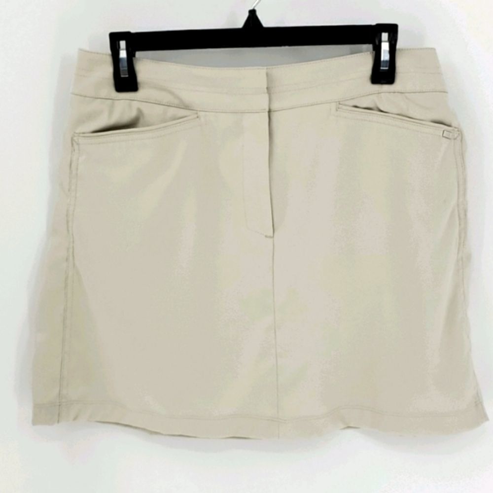 Tail..skort, size 6. Off white. Large pockets. golf. Tennis, pickel ball.